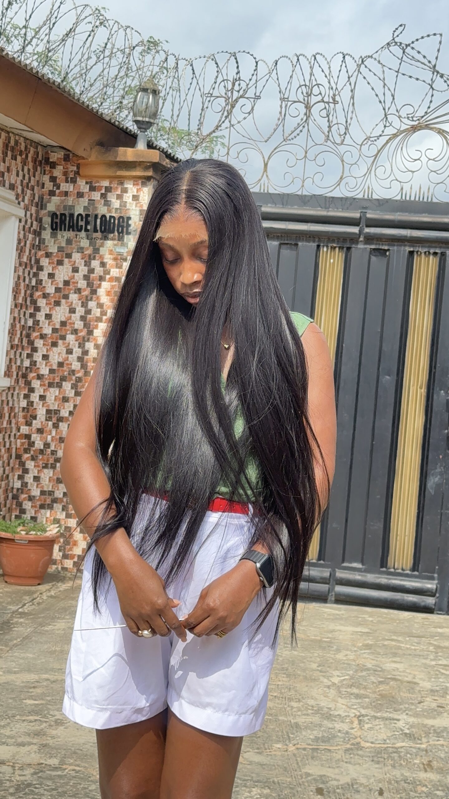 Virgin Straight Unit– 30” | Natural black | 300g| 5*5 HD Closure - Image 5