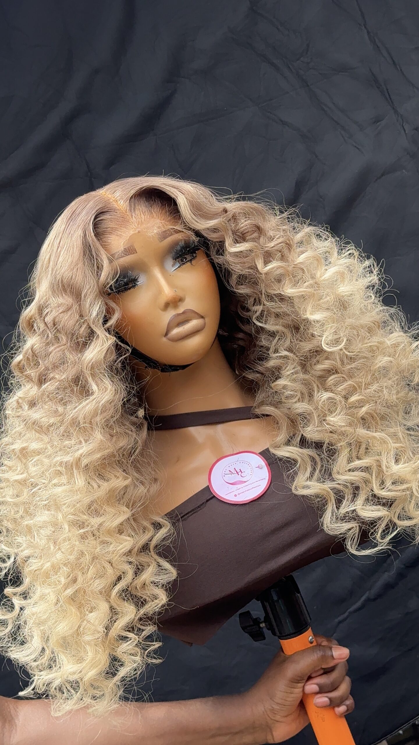 Raw Blonde Wavy Unit– 26” | 300g | 6×6 HD Closure - Image 7