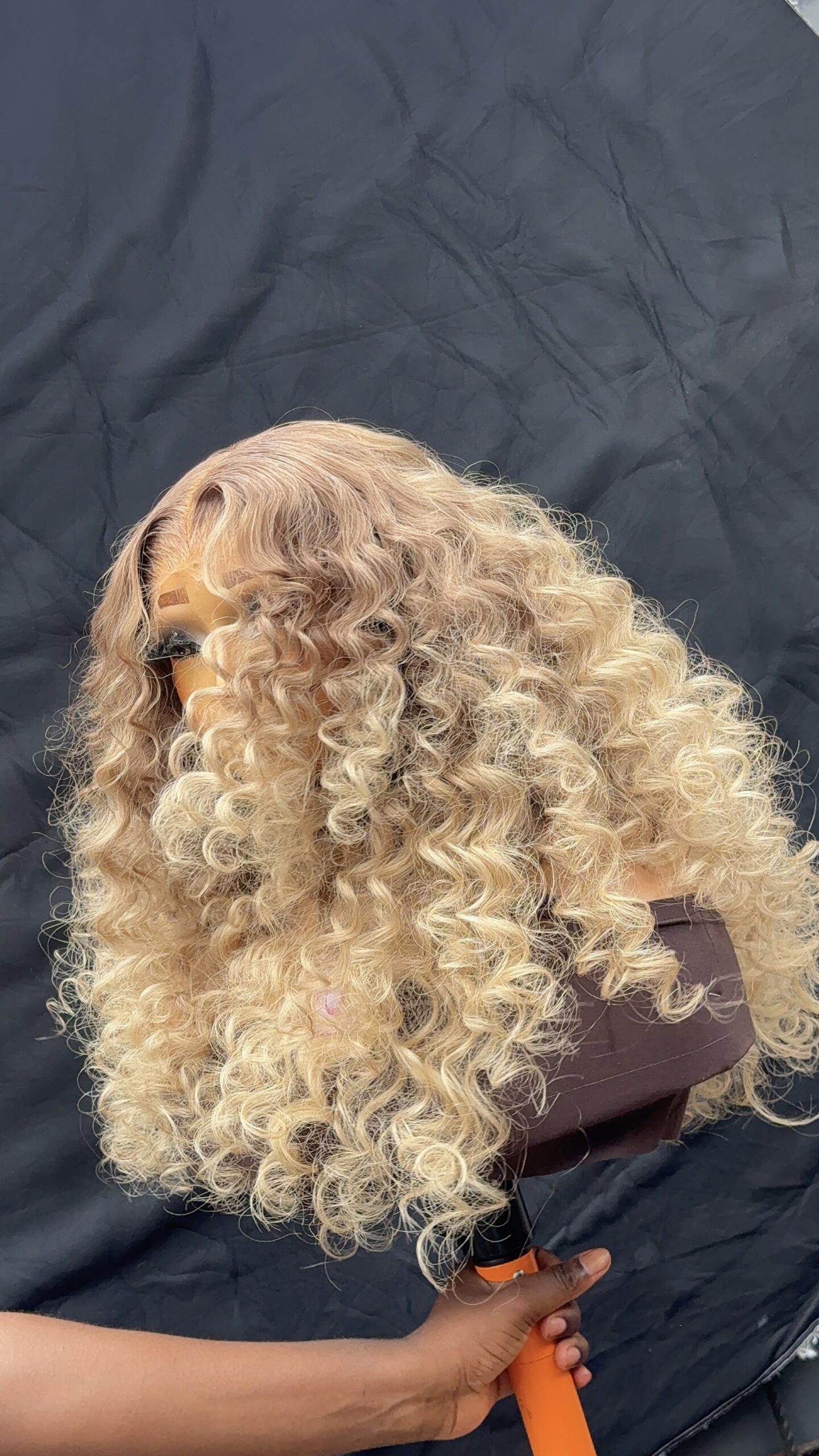 Raw Blonde Wavy Unit– 26” | 300g | 6×6 HD Closure - Image 2