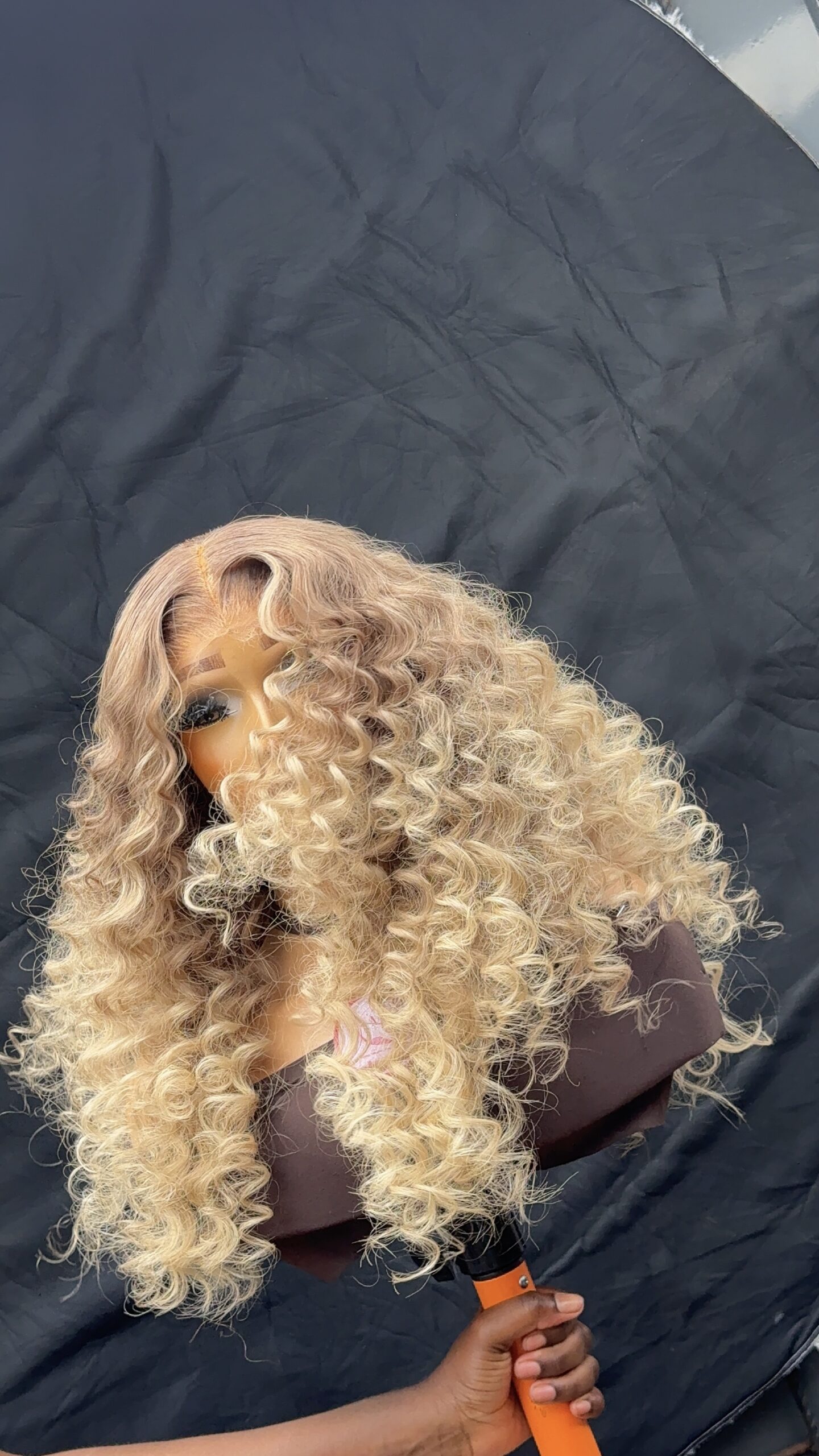 Raw Blonde Wavy Unit– 26” | 300g | 6×6 HD Closure - Image 6