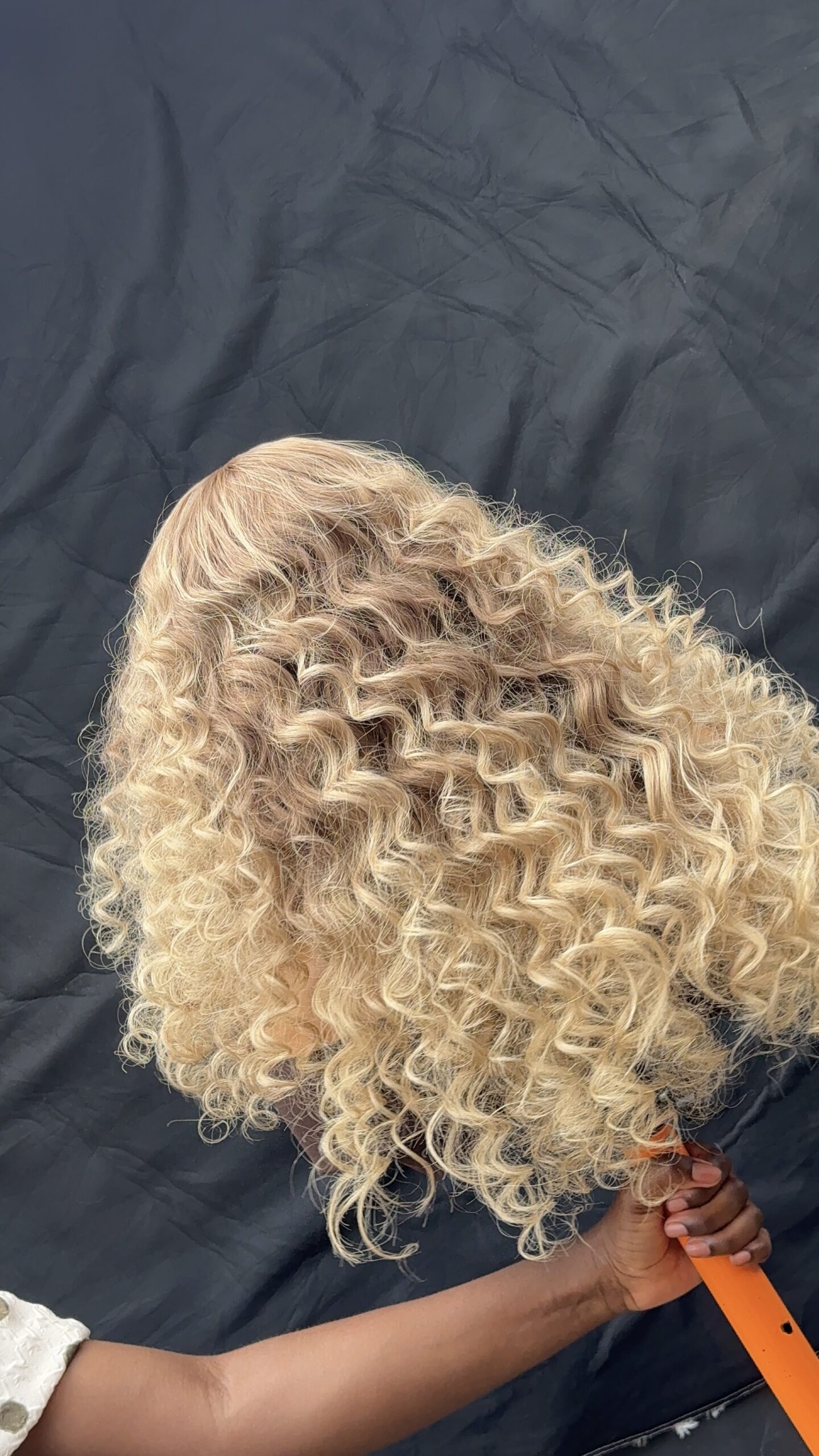 Raw Blonde Wavy Unit– 26” | 300g | 6×6 HD Closure - Image 3